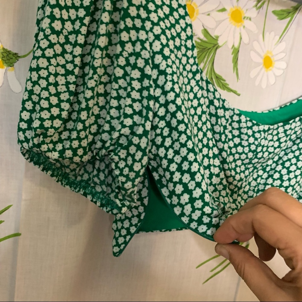 Showpo green white floral puff sleeve crop top - Picture 7 of 7